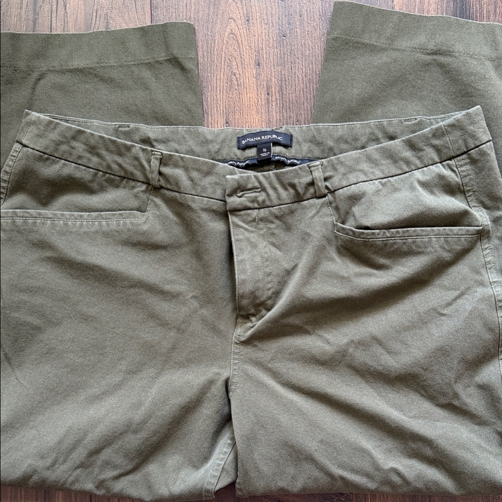 Banana Republic Women’s Crop Olive Pants